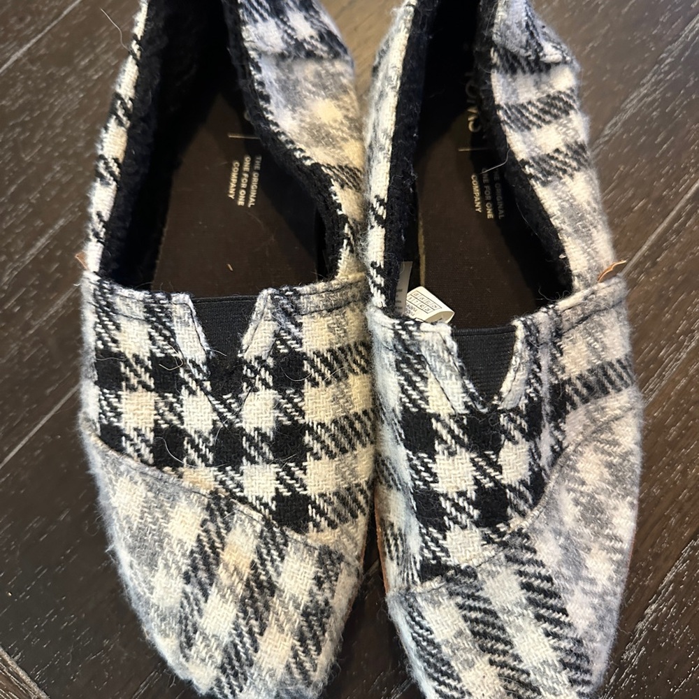 Toms Black and White Plaid Flats
